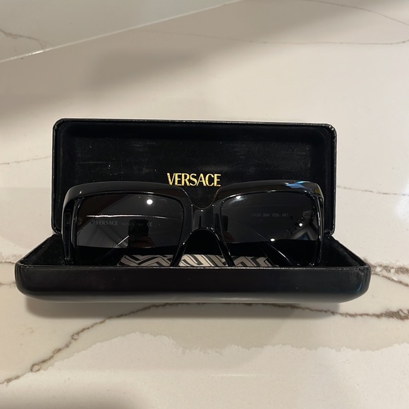 VERSACE EUC gloss black, gray lens sunglasses & case, dust wipe. - Picture 4 of 4